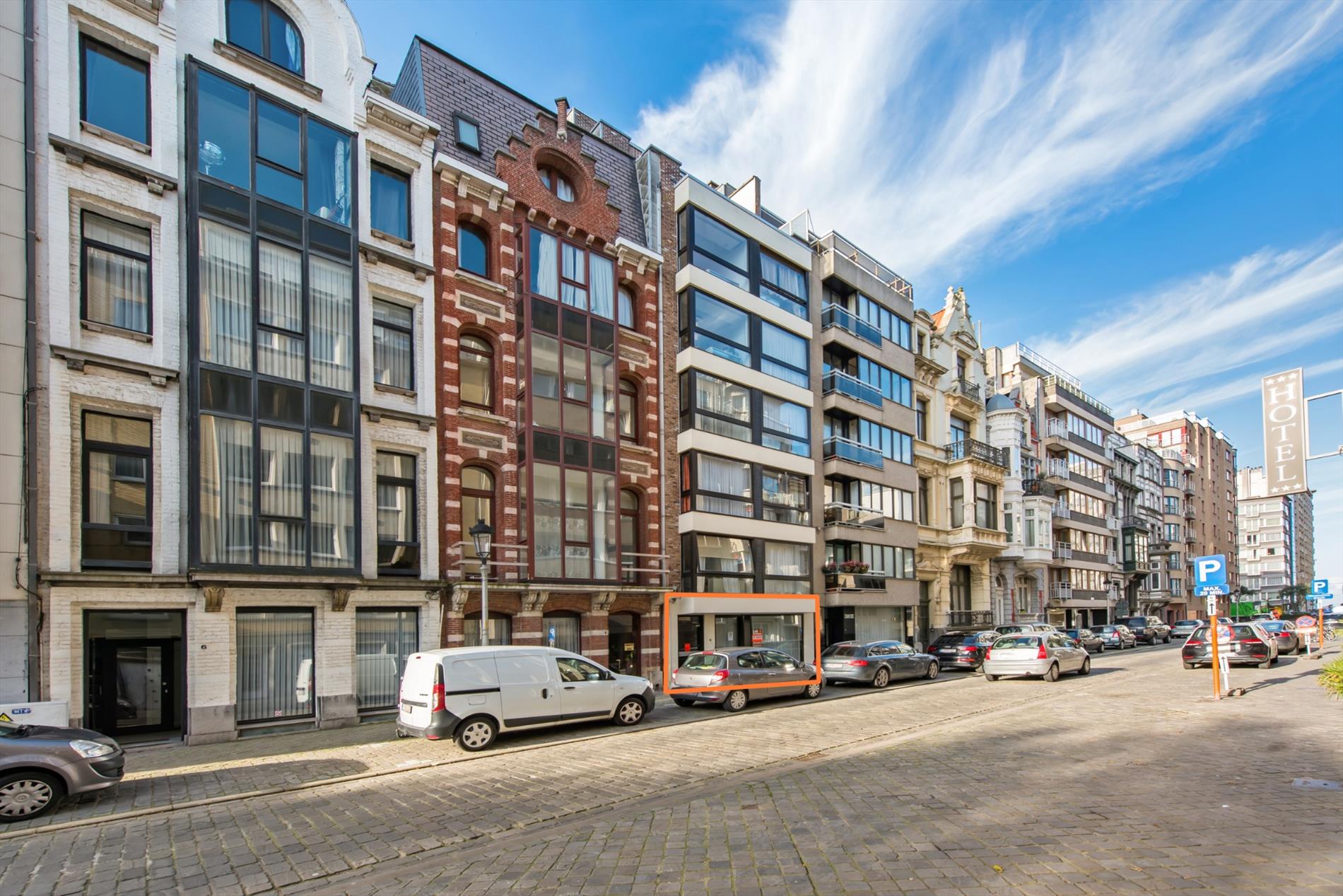 RUIM 2 SLP APP. MET TUIN GELEGEN CENTRUM OOSTENDE NABIJ ZEE 