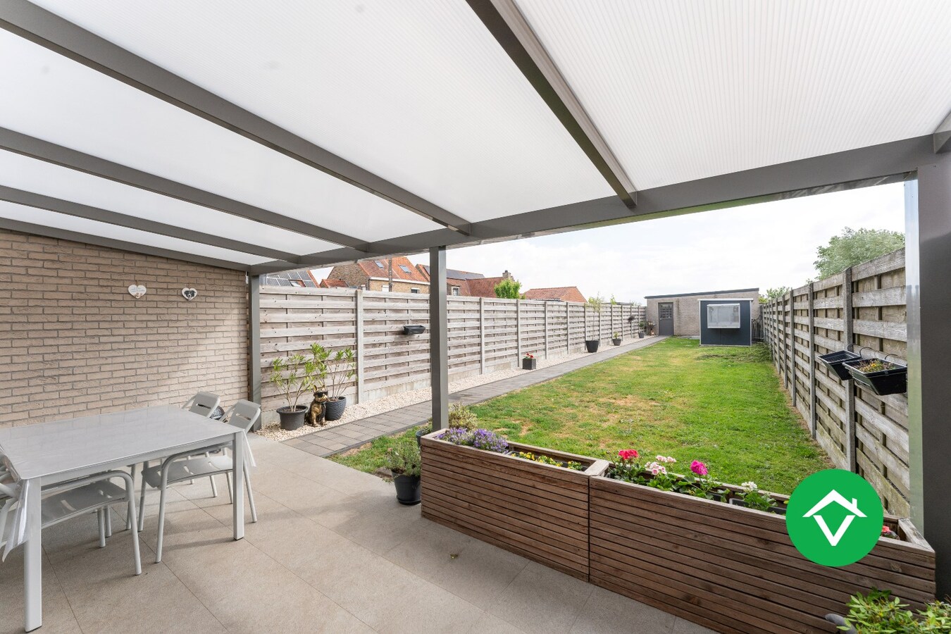 Instapklare, recente woning (2018) met 4 slaapkamers en garage in hartje Koekelare. 
