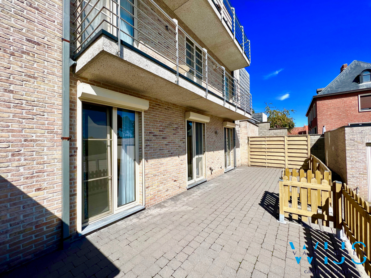 Gelijkvloersapp. met 3 slaapkamers &amp; garage in hartje Assenede ! 