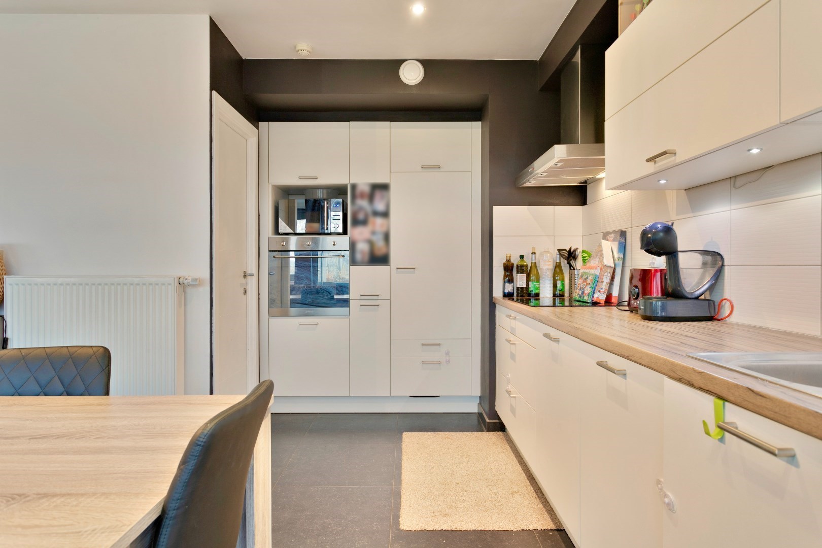 Recent lichtrijk 2slpk-appartement met terras, garagebox en kelder 
