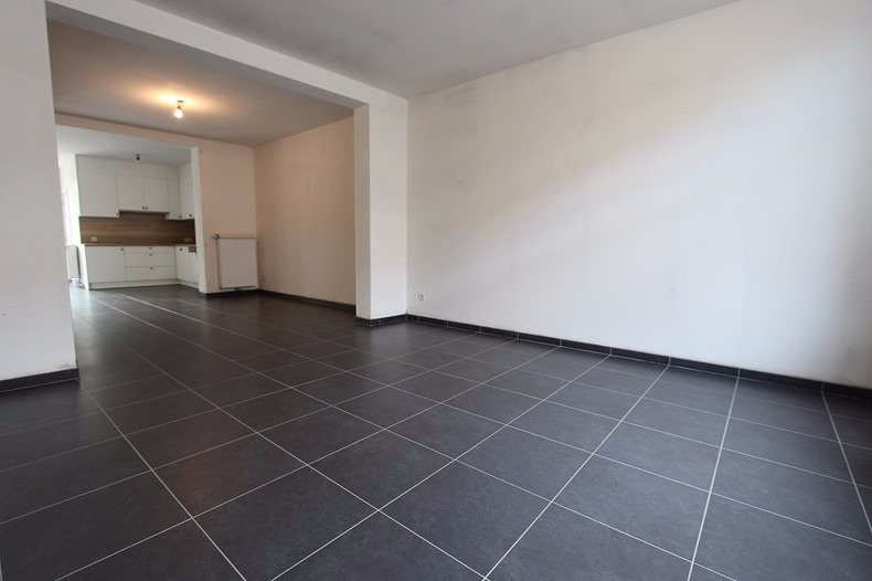 Volledig vernieuwde woning met 5 slaapkamers en dressing in centrum Leffinge 