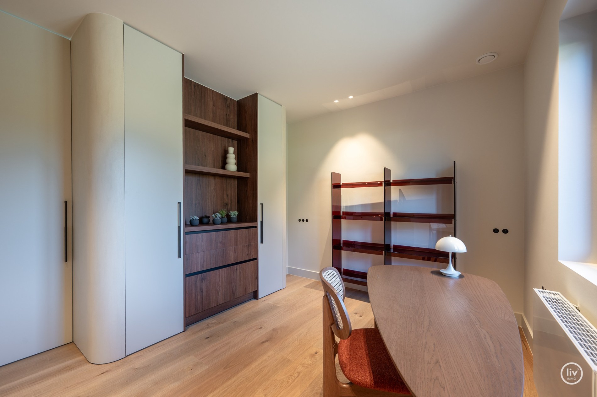 Prachtig gerenoveerde villa, gelegen op een groot perceel van 1365 m2 in een residentiële villawijk op fietsafstand van het centrum van Knokke. 