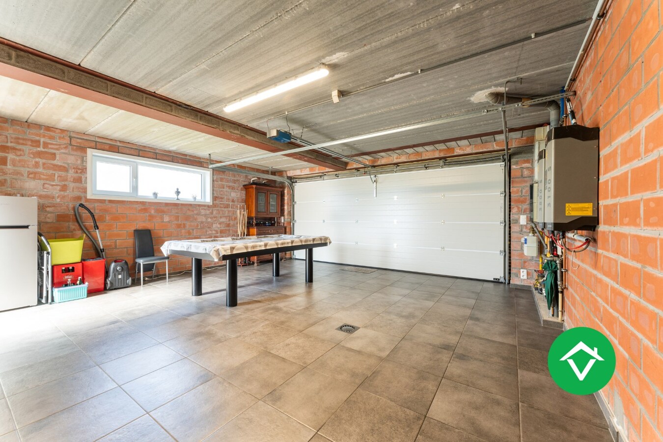 Ruime open bebouwing met 4 slaapkamers en 3 garages in Kortemark 