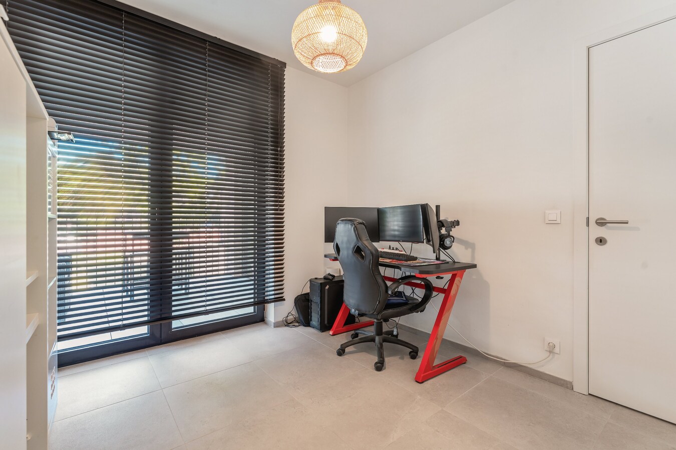 Recent, lichtrijk appartement met 2 slaapkamers 