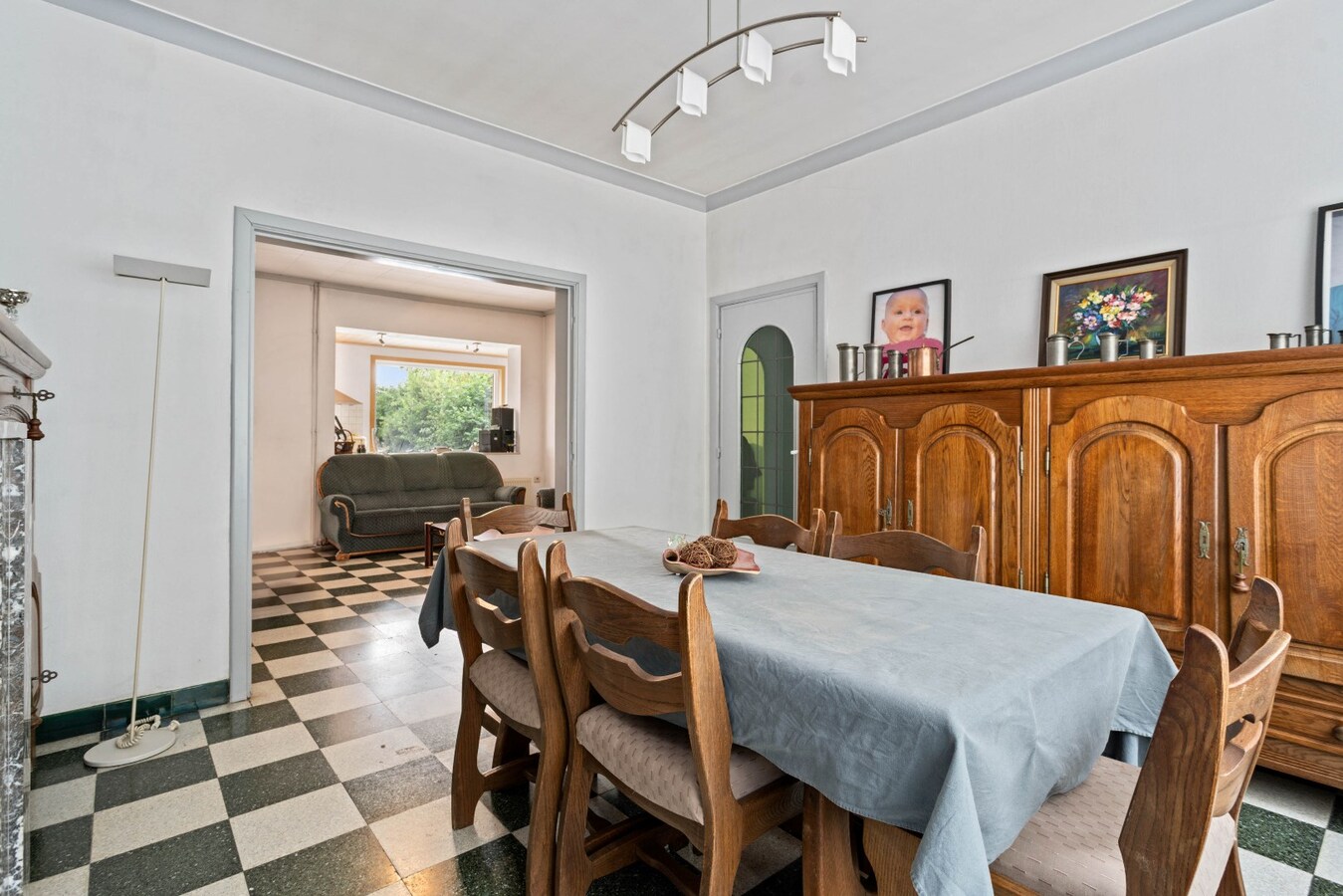 Verrassend ruime gezinswoning met garage op ruim perceel van 530m² 