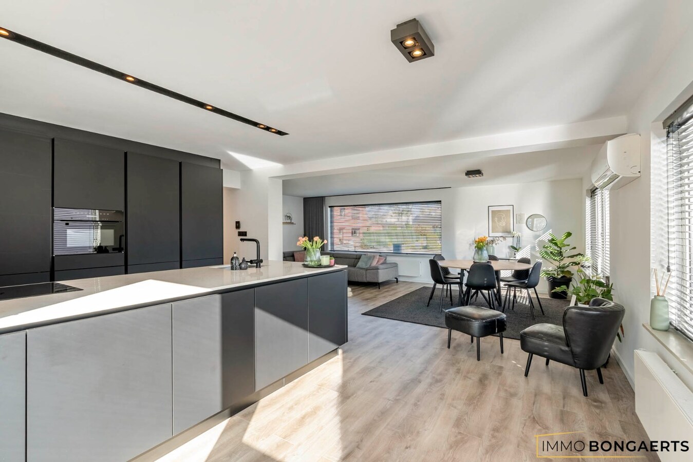 Volledig gerenoveerde woning met 4 slaapkamers 