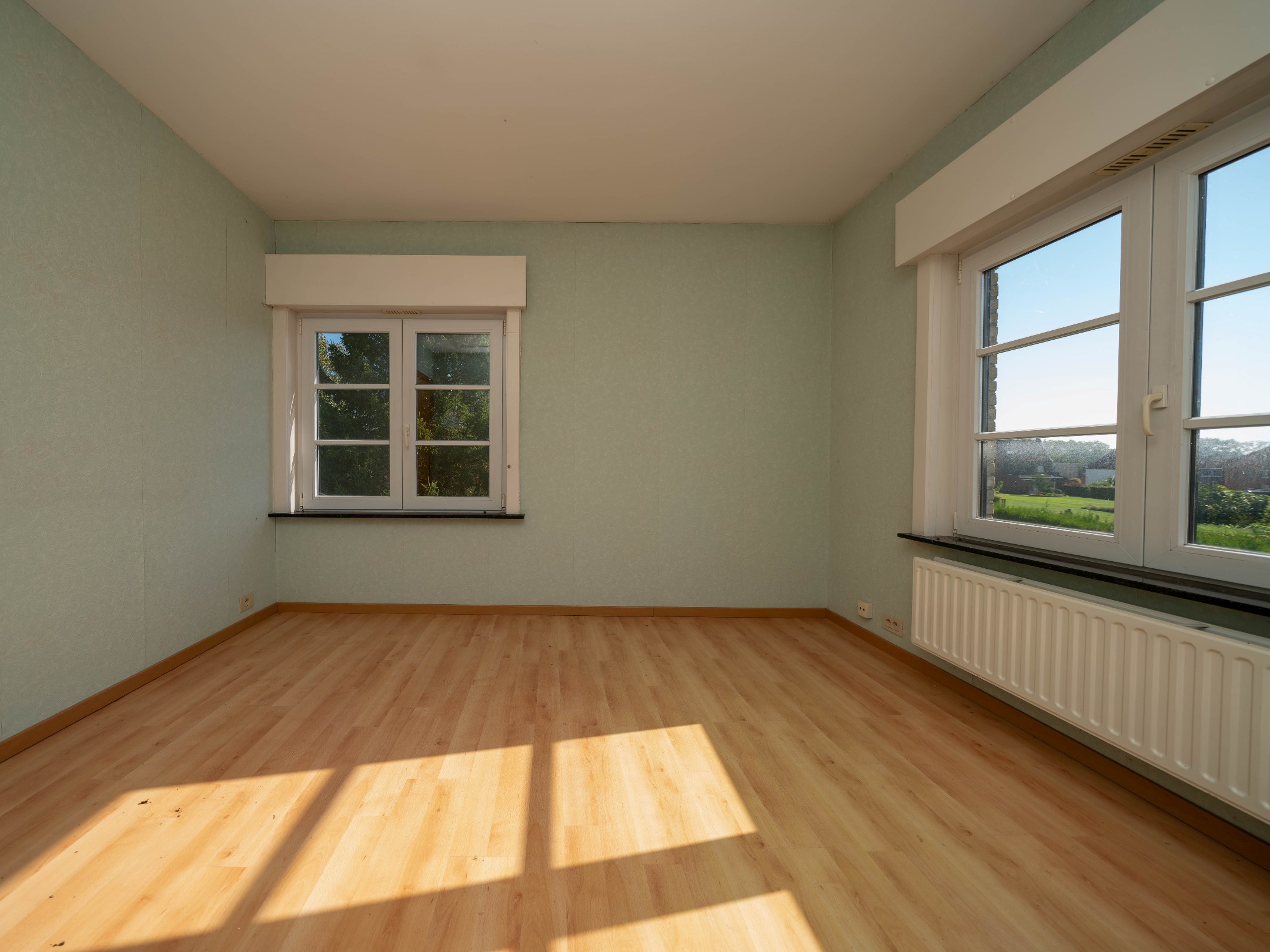 Lichtrijke, ruime woning met 3 kamers, garage en tuin 