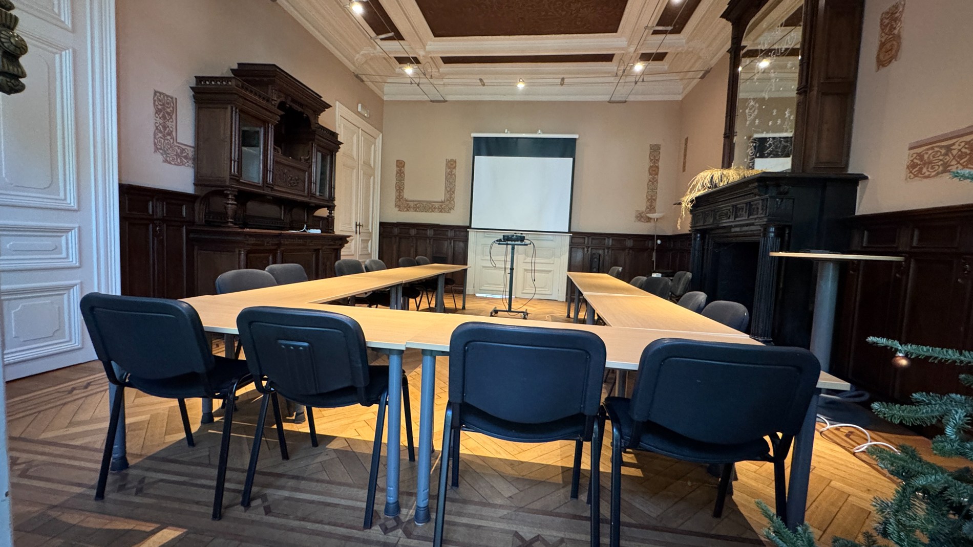 Kantoren te huur in riante herenwoning aan het Zuid in Gent