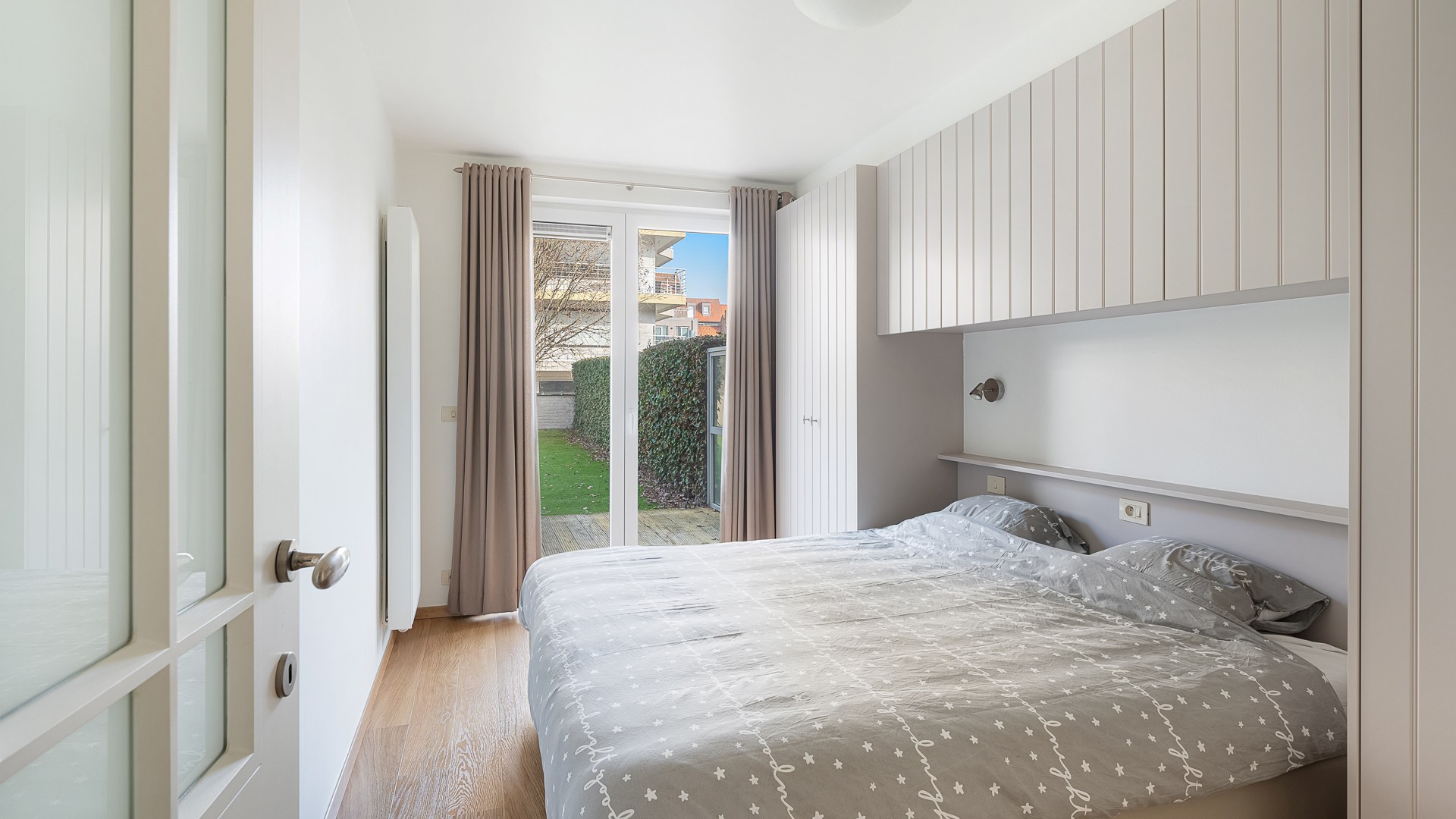Appartement lumineux au rez-de-chaussée avec grand jardin ensoleillé à Knokke (avec possibilité d'achat d'une place de parking intérieure) 