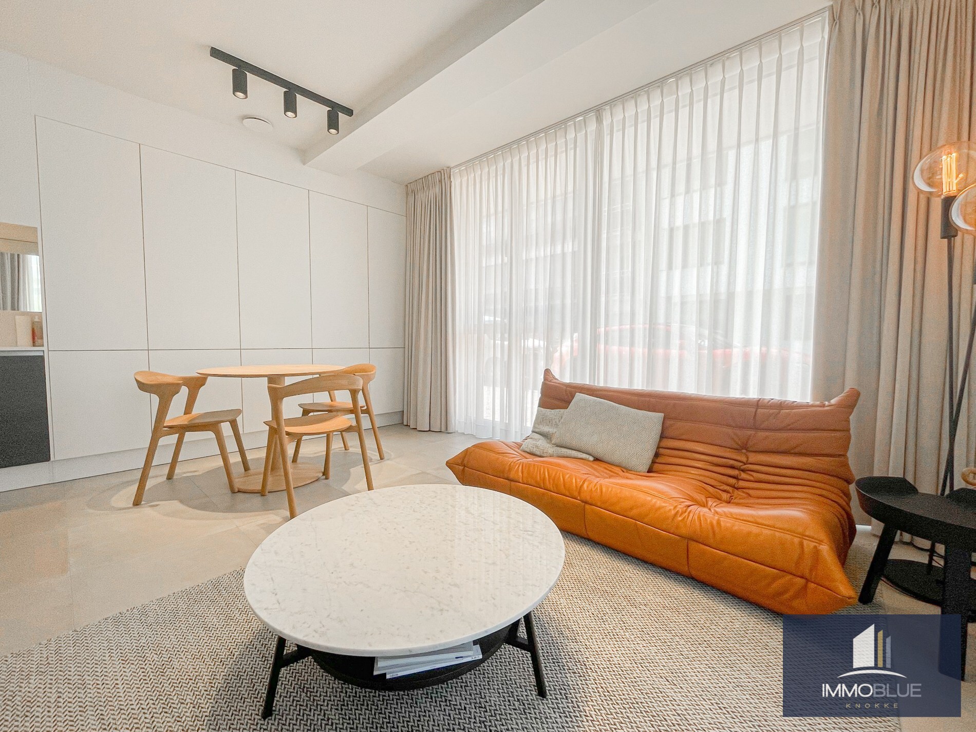 Subliem smaakvol ingericht hoek appartement gelegen in een recente residentie nabij de Dumortierlaan. 