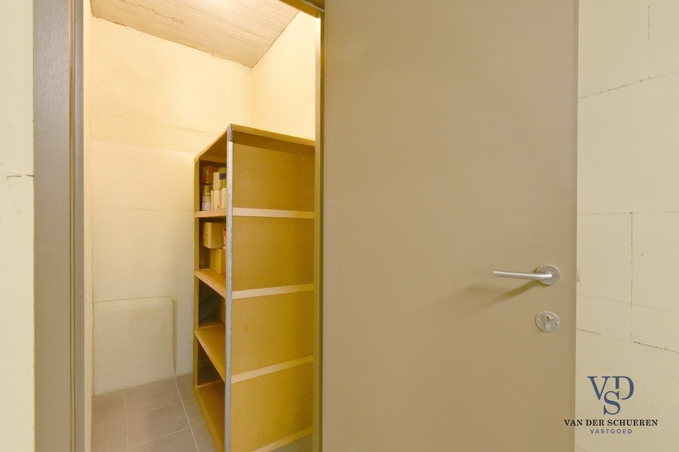 Ruim appartement in hartje Zingem. 