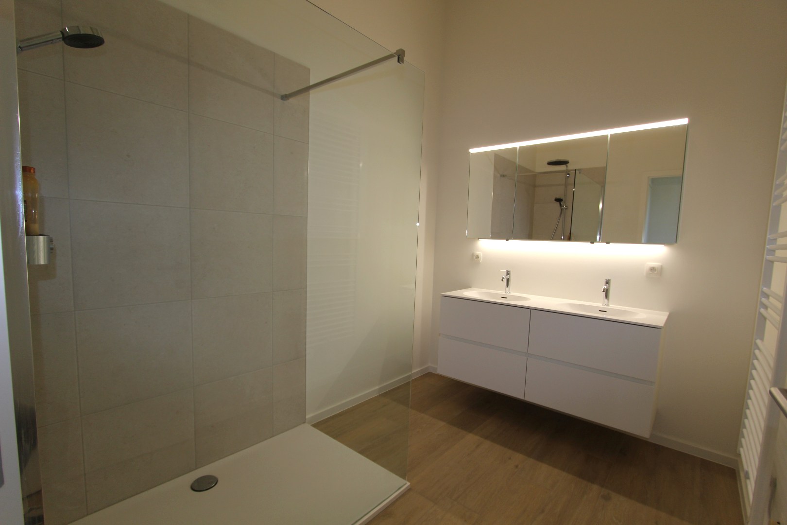 GEMEUBELD APPARTEMENT MET TERRAS - AMBIORIXSITE 