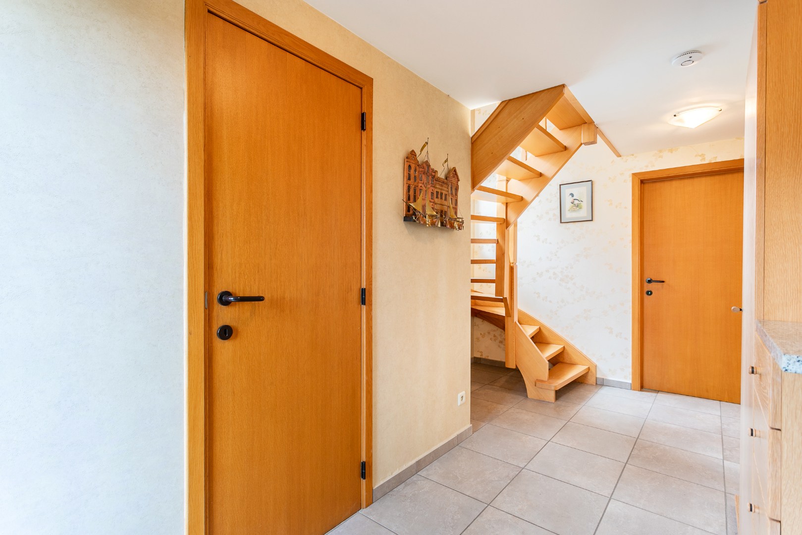 Verzorgde 3-gevelwoning met 3 slpk en tuin te Halle 