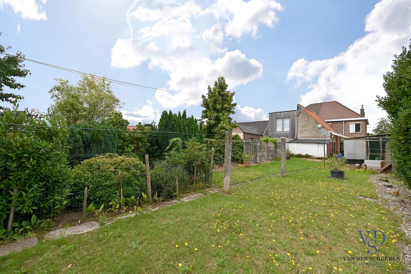 Degelijke Half Open Bebouwing. 