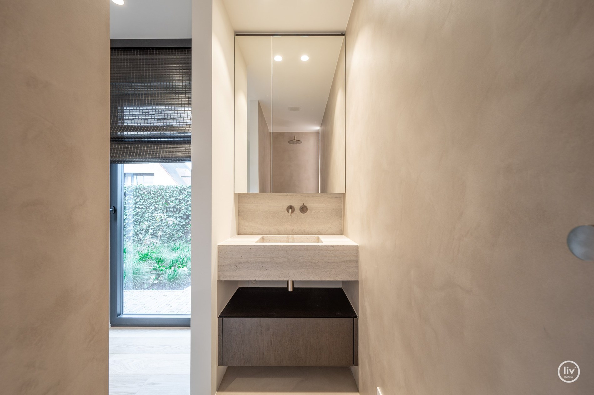 Superbe villa charmante, entièrement rénovée et joliment située dans un quartier résidentiel calme à proximité du centre de Knokke. 