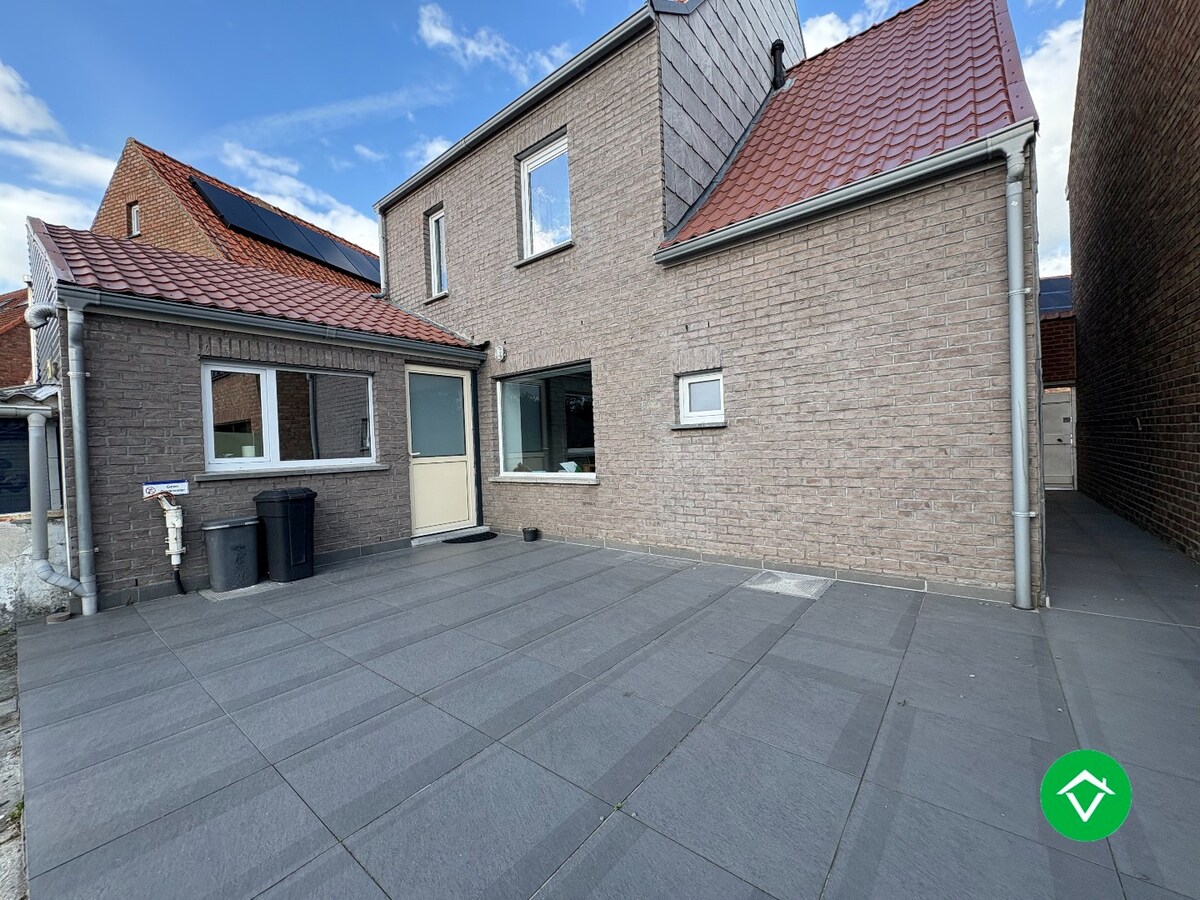 Halfopen bebouwing in Oudenburg (Ettelgem) met 4 slaapkamers en tuin 