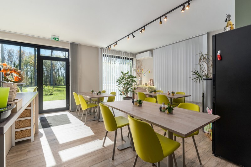 Moderne villa met hippisch complex op 15.856m² 