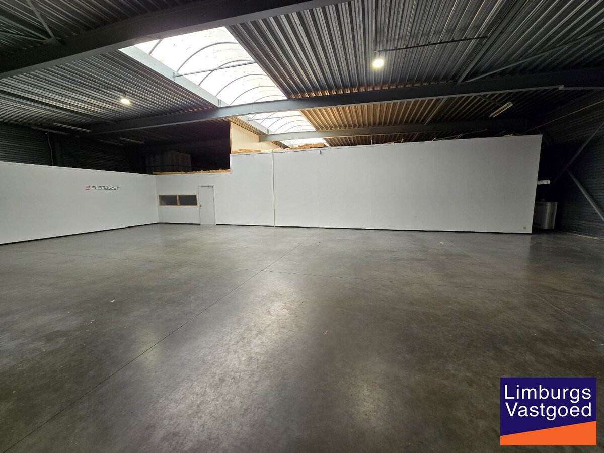 Bedrijfsgebouw - groot 831m² - centraal gelegen op het industrieterrein 