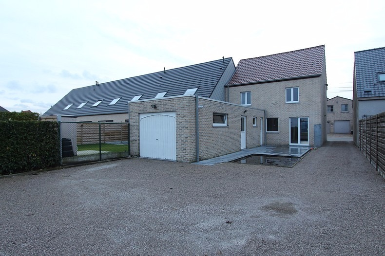 Woning met 3 slaapkamers tuin en garage te Koekelare 