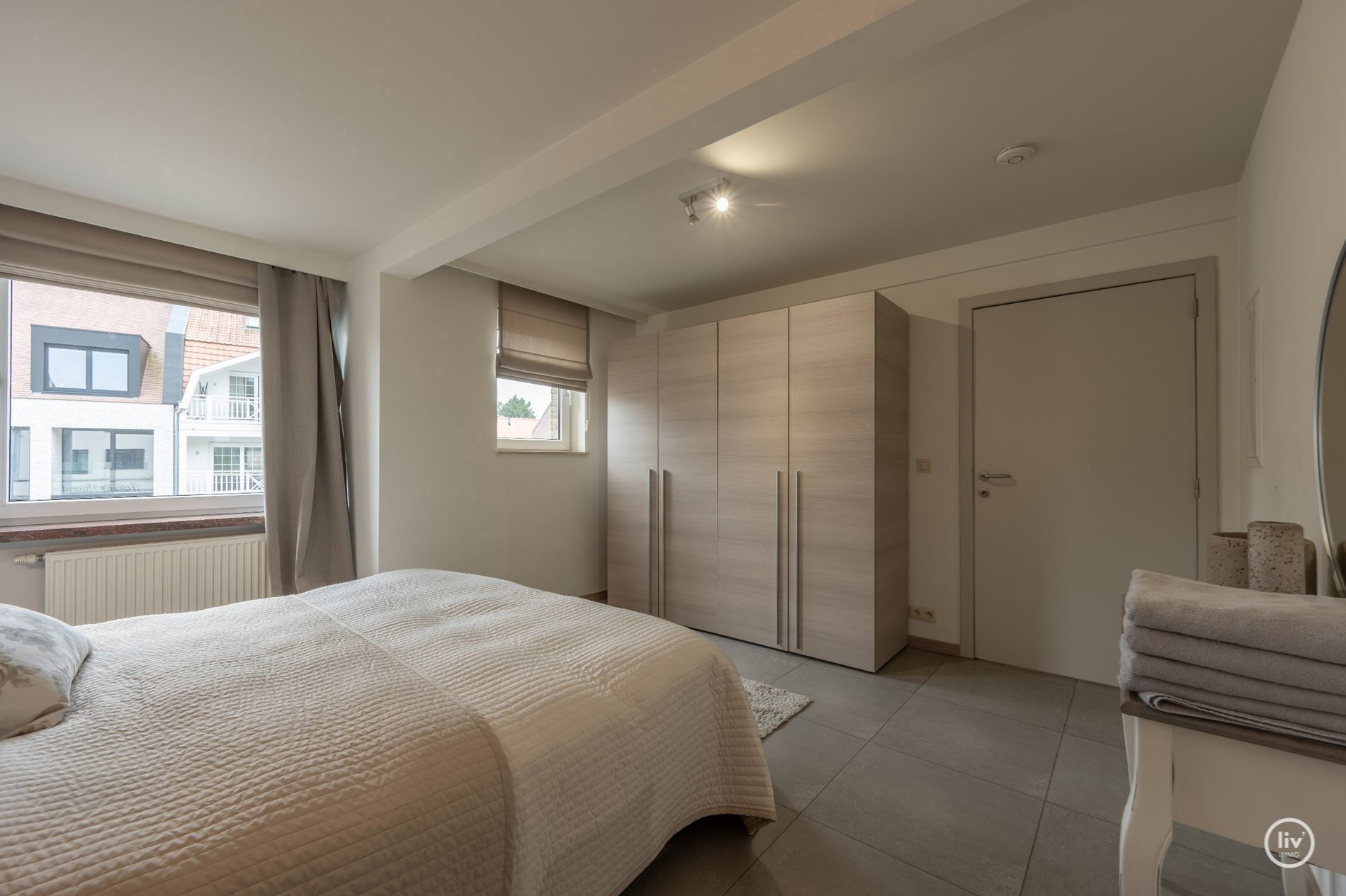 Instapklaar app.met 2 slaapkamer te Centrum Knokke, mogelijkheid tot aankoop van garage in het gebouw. 