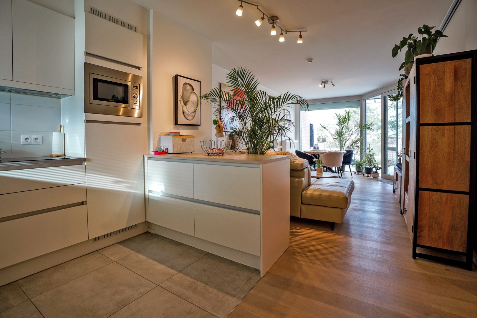 Prachtig 1-slaapkamerappartement met ruim terras (serviceflat) in Residentie Beukenhof, uniek wonen in de dorpskern van Oostduinkerke. 