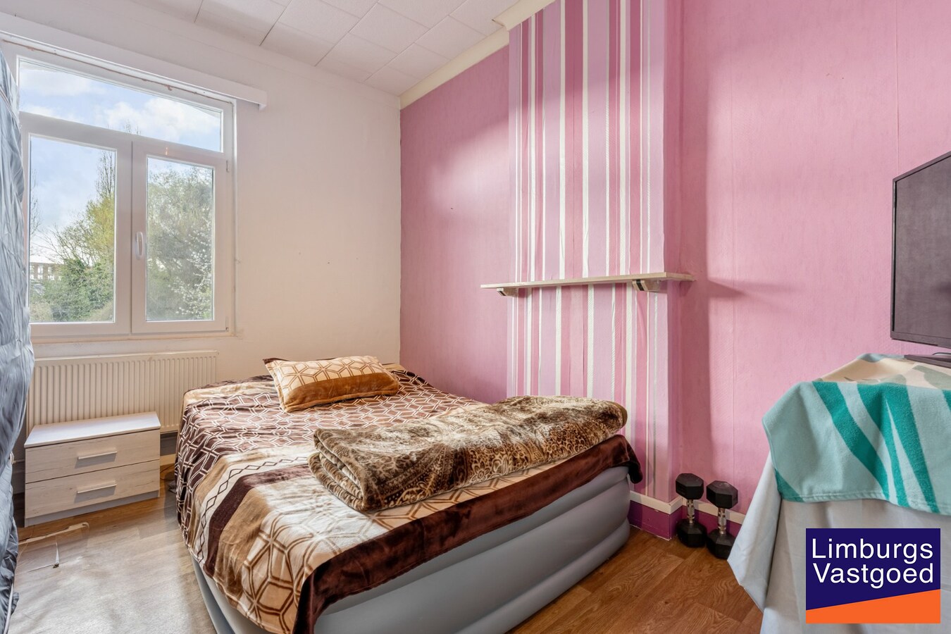 Deels gerenoveerde woning met stadstuin, 3 slpk, 2a60ca, tussen de kleine en grote ring 