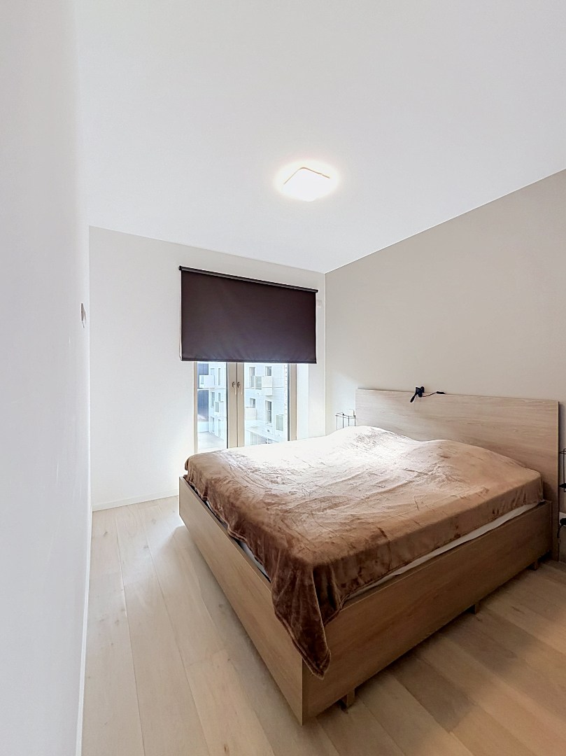 Voici la traduction en français : Appartement spacieux prêt à emménager - grande terrasse ensoleillée. 