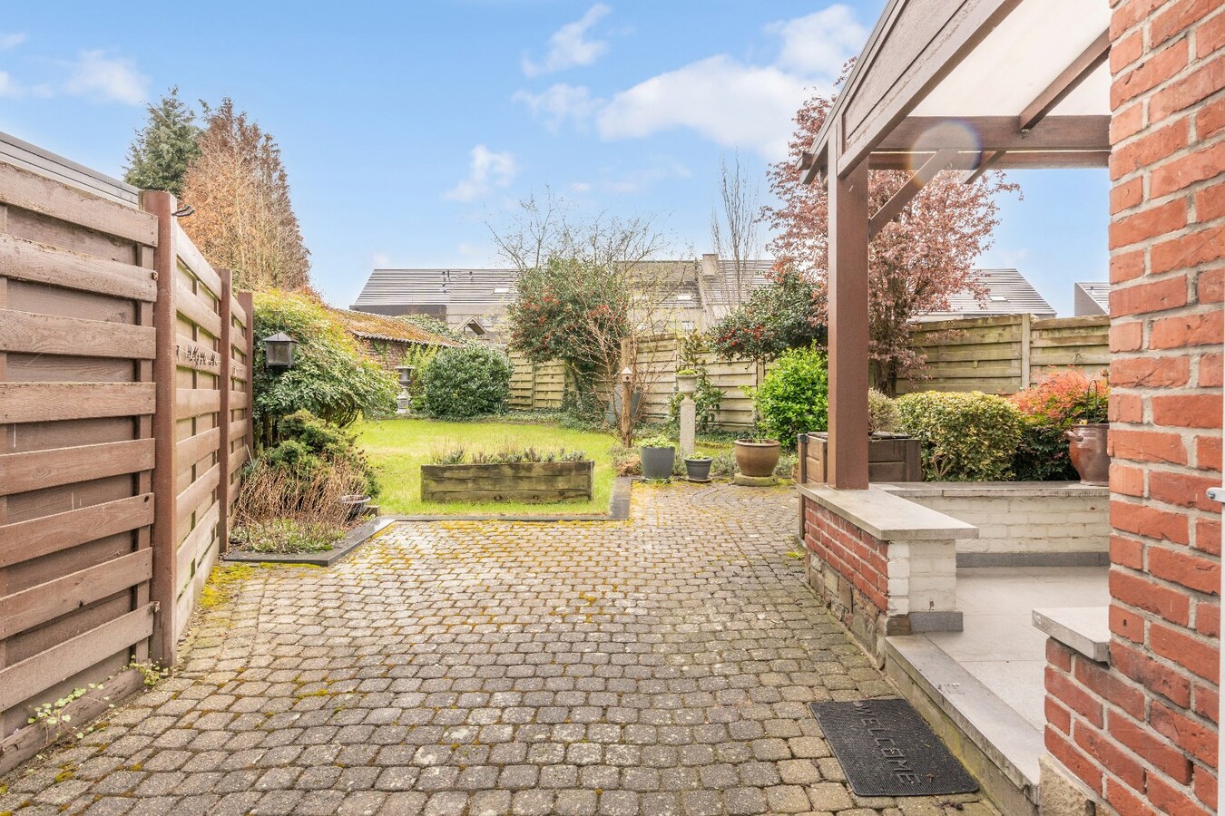 Ruime woning met tuin, garage en 3 slaapkamers. 