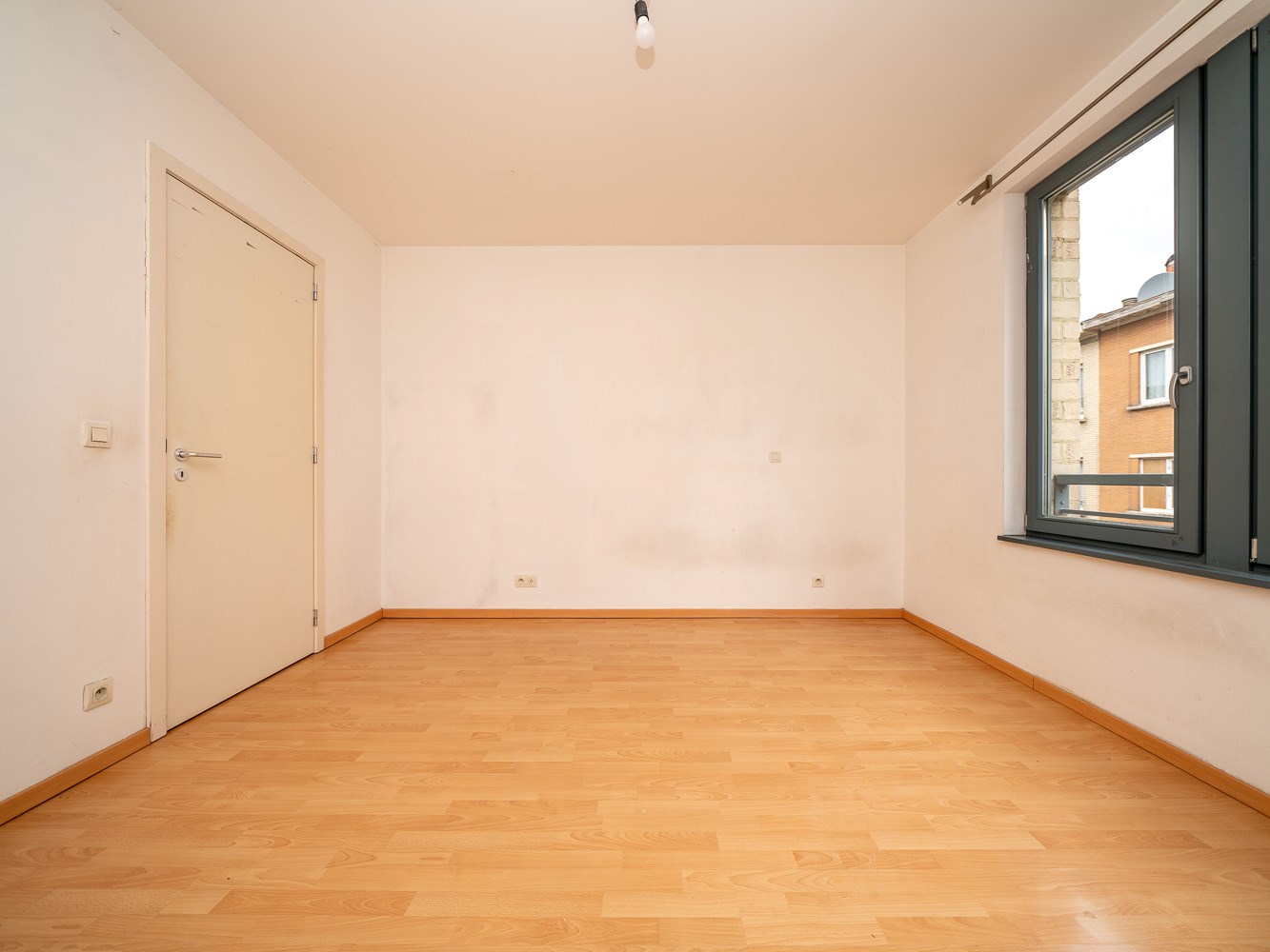 Recent 2-slaapkamer appartement met kelder 