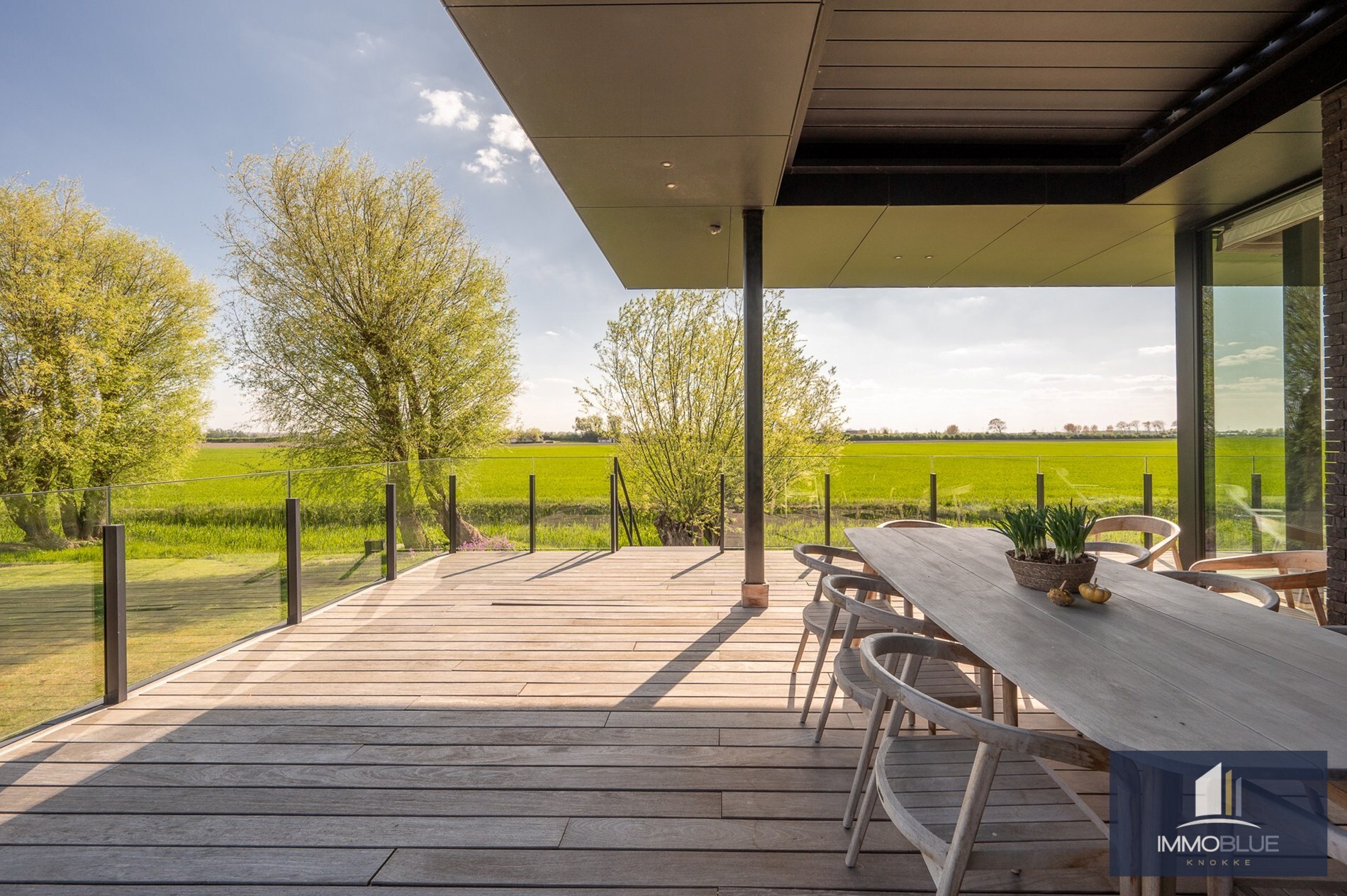 Uniek eigendom met adembenemende zichten gelegen op een perceel van ongeveer 3000 m². 