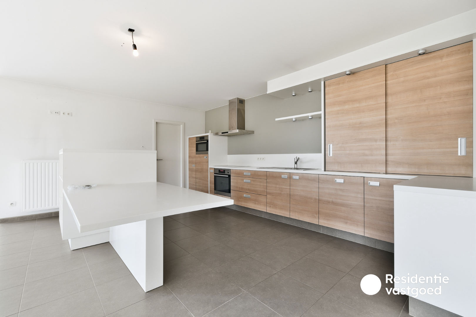 Zeer ruim en modern appartement te huur in Eernegem 
