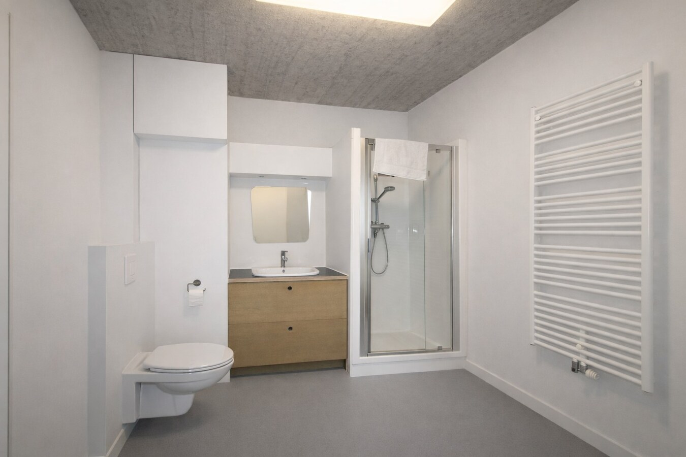 Uitzonderlijk ruim duplex appartement met extra zolderverdieping, tuin en dakterras op topligging in het centrum van Sint-Niklaas! 