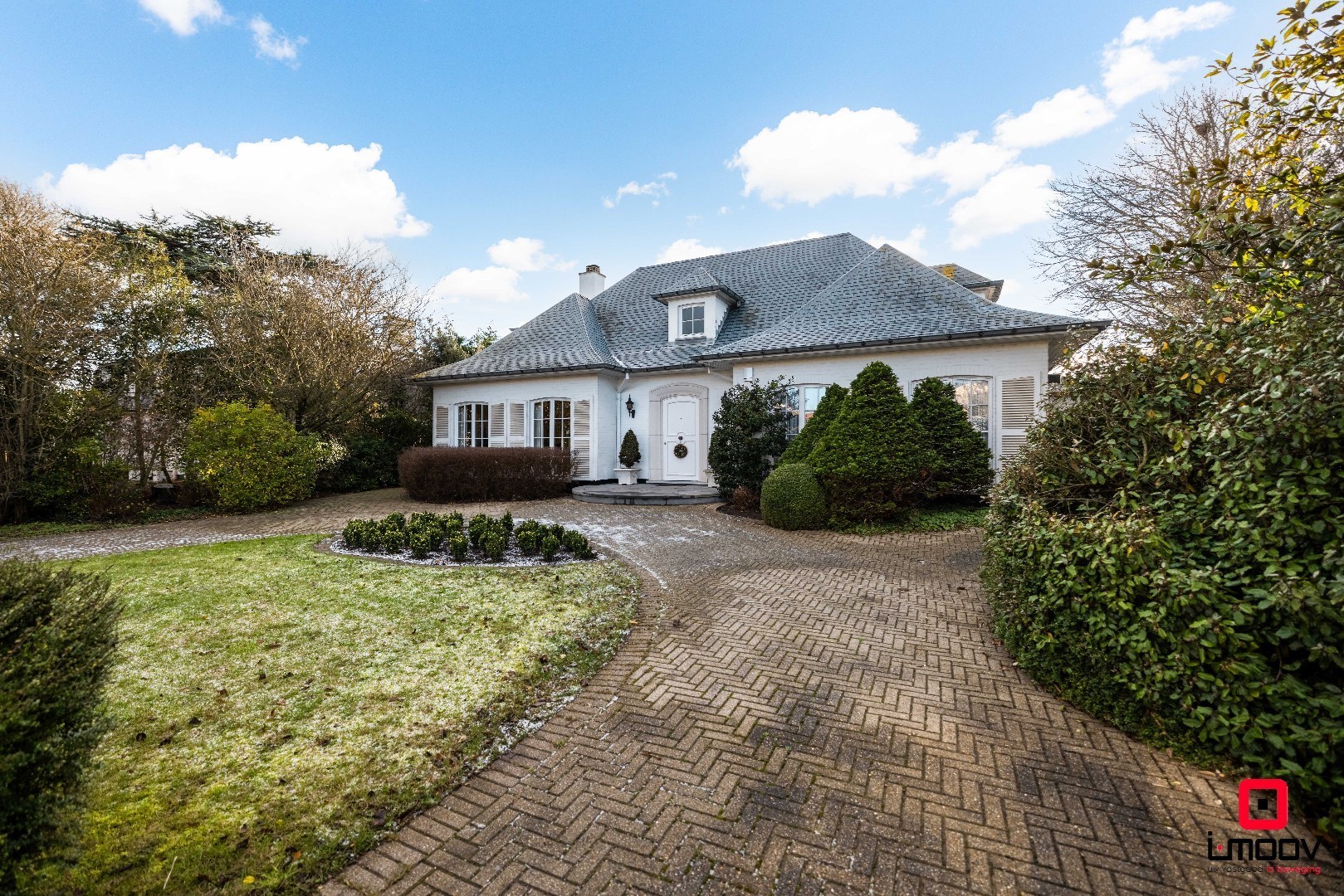 Exclusieve villa met infinity pool en resortgevoel op topligging in Mariakerke 