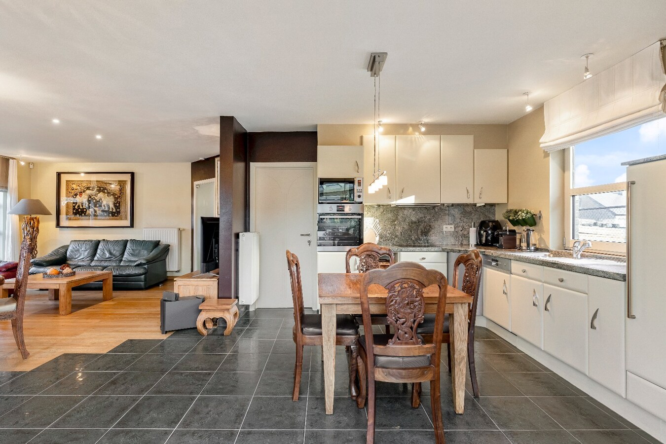 Duurzame, veelzijdige woning met karakter, energiezuinig comfort én prachtige tuin, op toplocatie. 