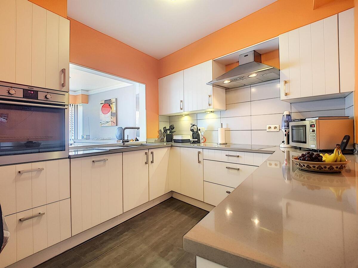 Ruim, zeer aangenaam appartement met drie slaapkamers en zonneterrassen - Heist 