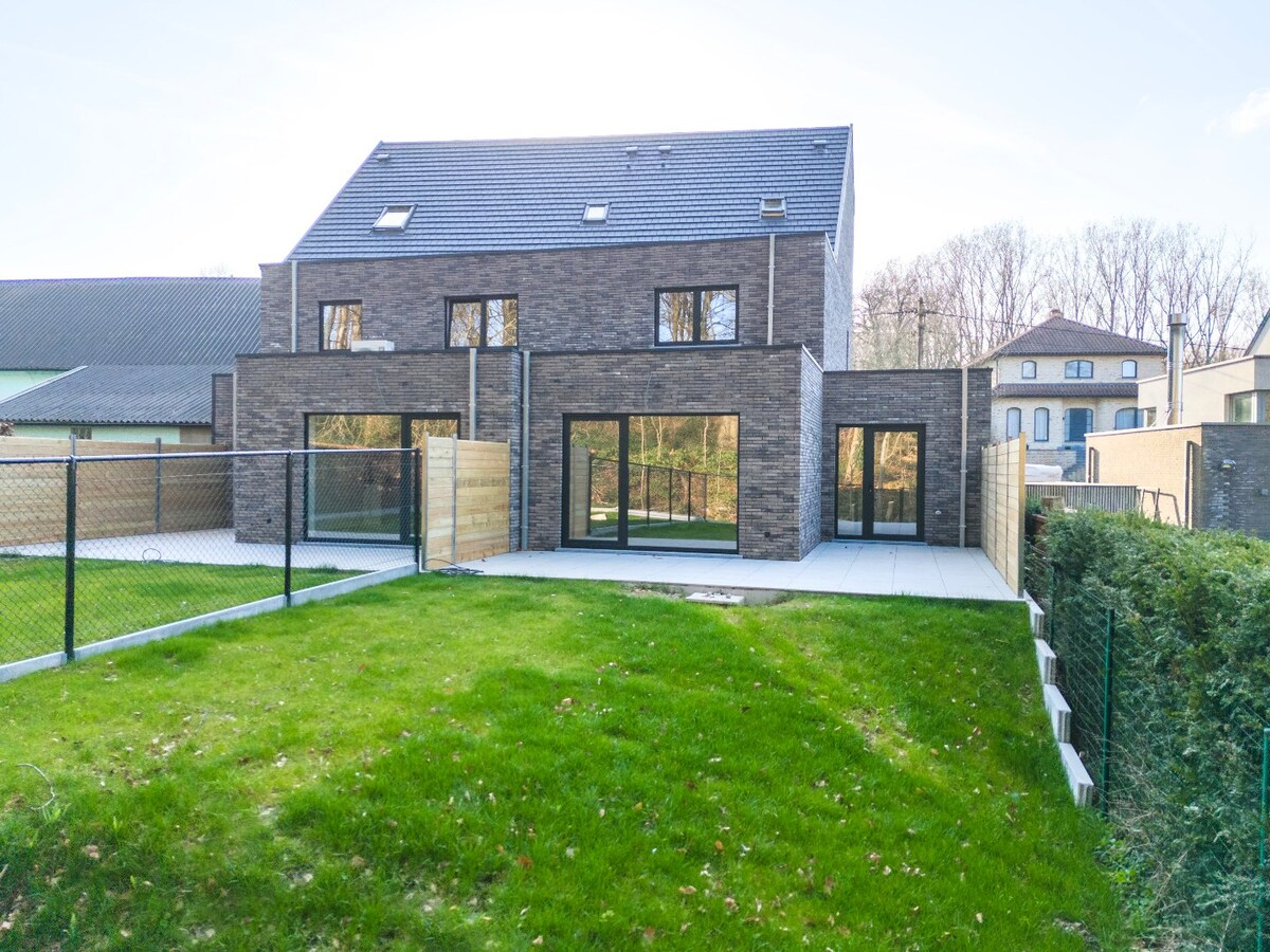 Tiptop afgewerkte nieuwbouw BEN-woning te St-L-Houtem, 6% BTW mogelijk 