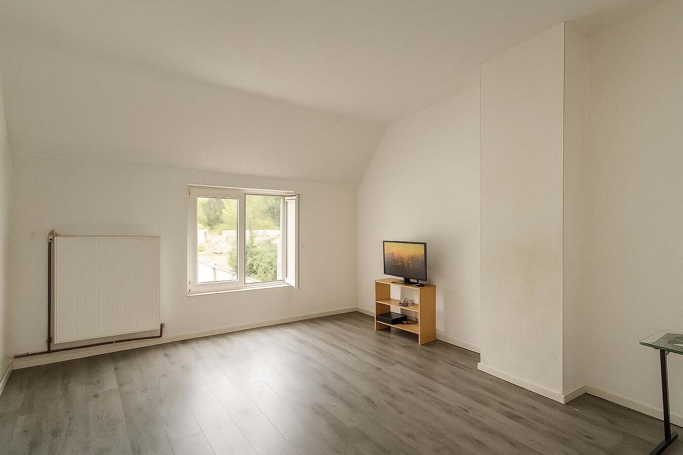 Charmante halfopen bebouwing met tuin op uitgestrekt perceel van 456m² te koop! 