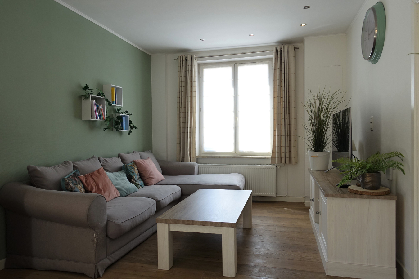 Goed gelegen hoekwoning met gezellige tuin en garage 