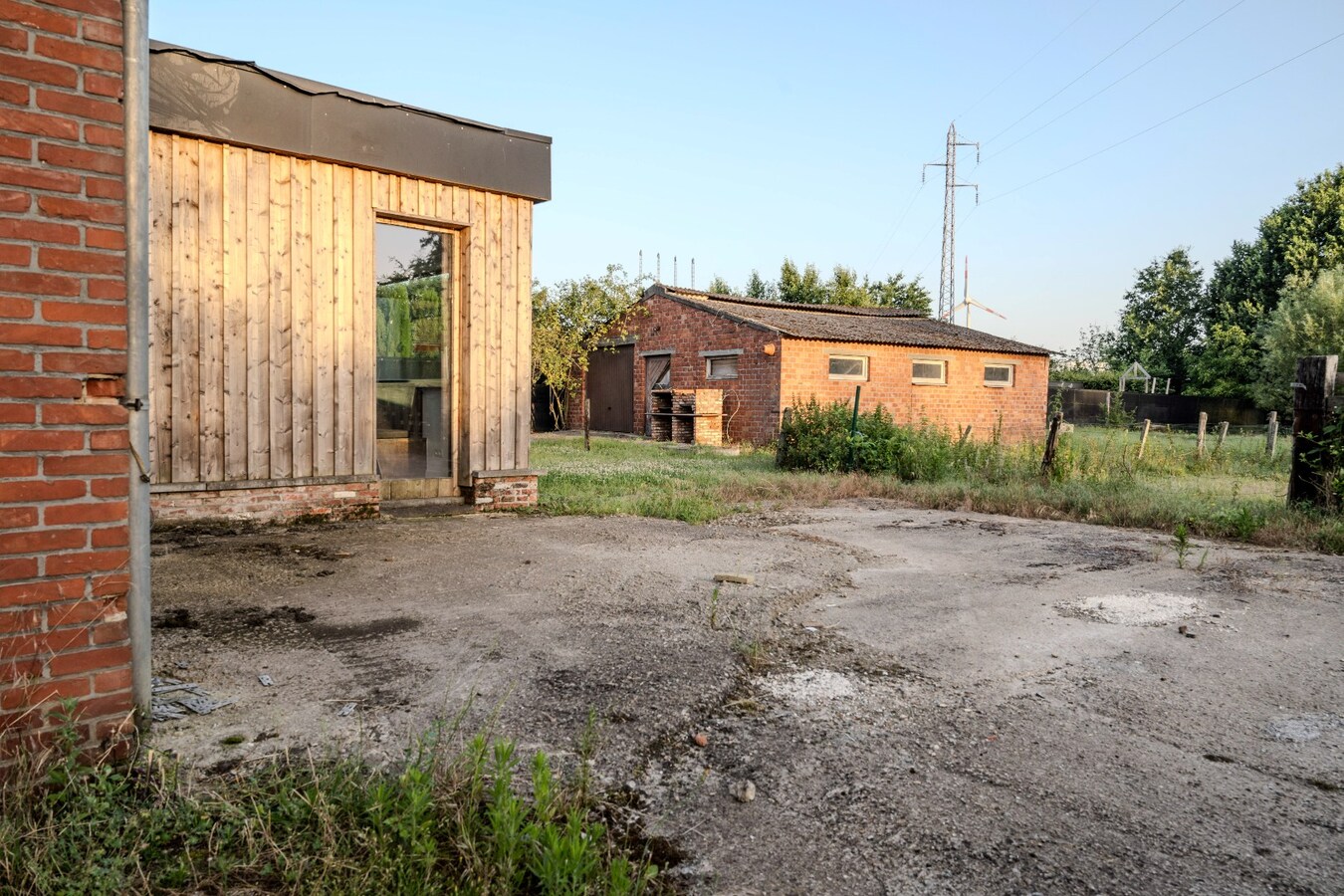 Ruim huis met vergunde stal 