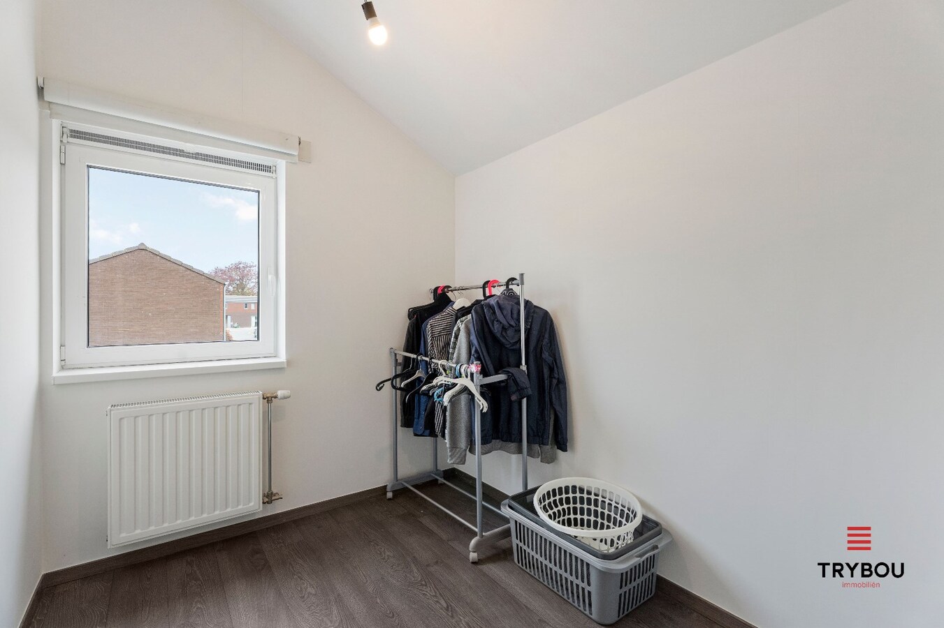 Uitstekend gelegen, halfopen bebouwing met 4 slaapkamers te Ruislede 