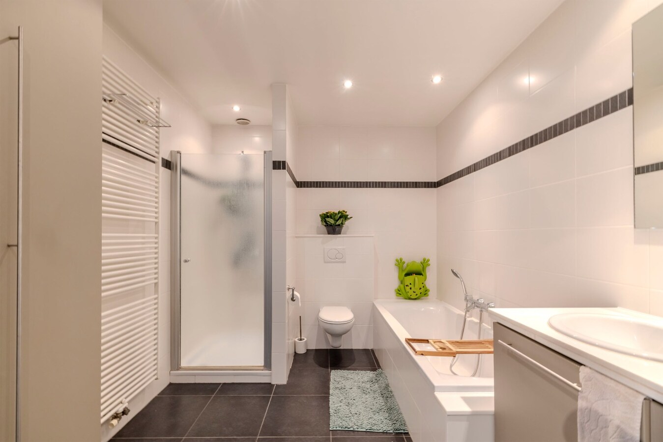 Instapklare, energiezuinige woning - 4 slpks - tuin - zwembad 
