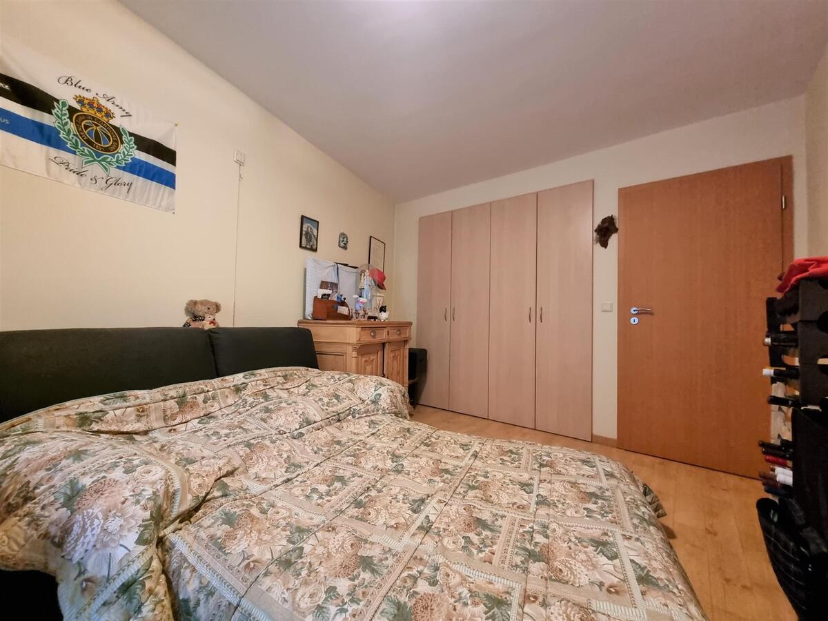 Zeer ruim, op te frissen appartement met 3 slaapkamers - Heist 