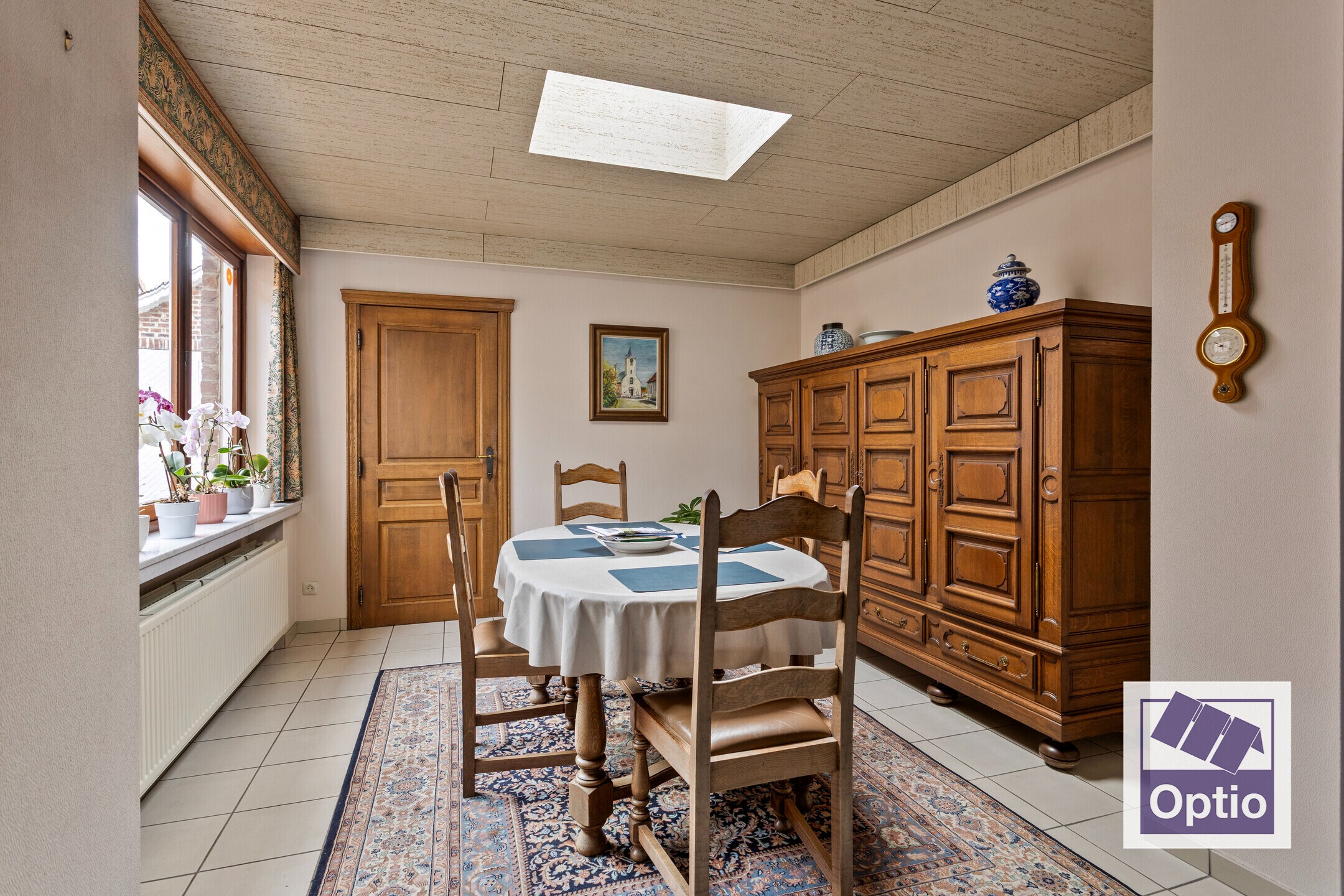 Woning met 5 slaapkamers en grote tuin. 