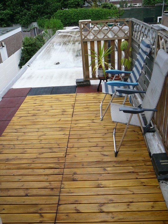 Gelegen in de wijk “Armhoefse Akkers” (Sacaramentsparochie) ruime jaren 30 hoekwoning met extra kamer op de begane grond en tuin op het zuiden. 