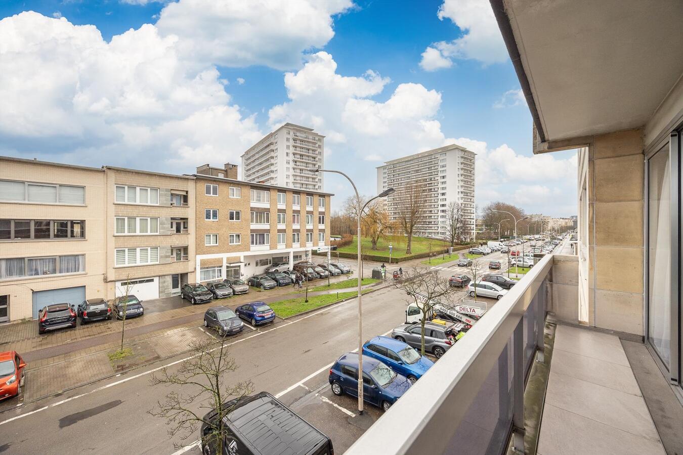 Gerenoveerd appt. met 2 tot 3 slpk en terras te Hoboken! 