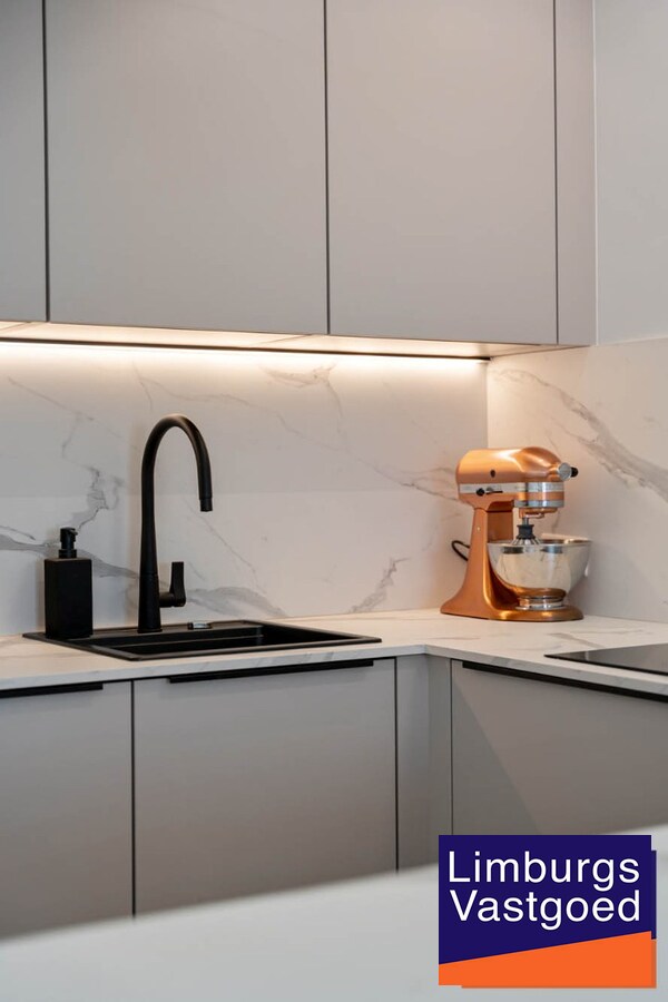 Recent Gerenoveerd appartement met tuin en terras, 2 slaapkamers, In Rekem 