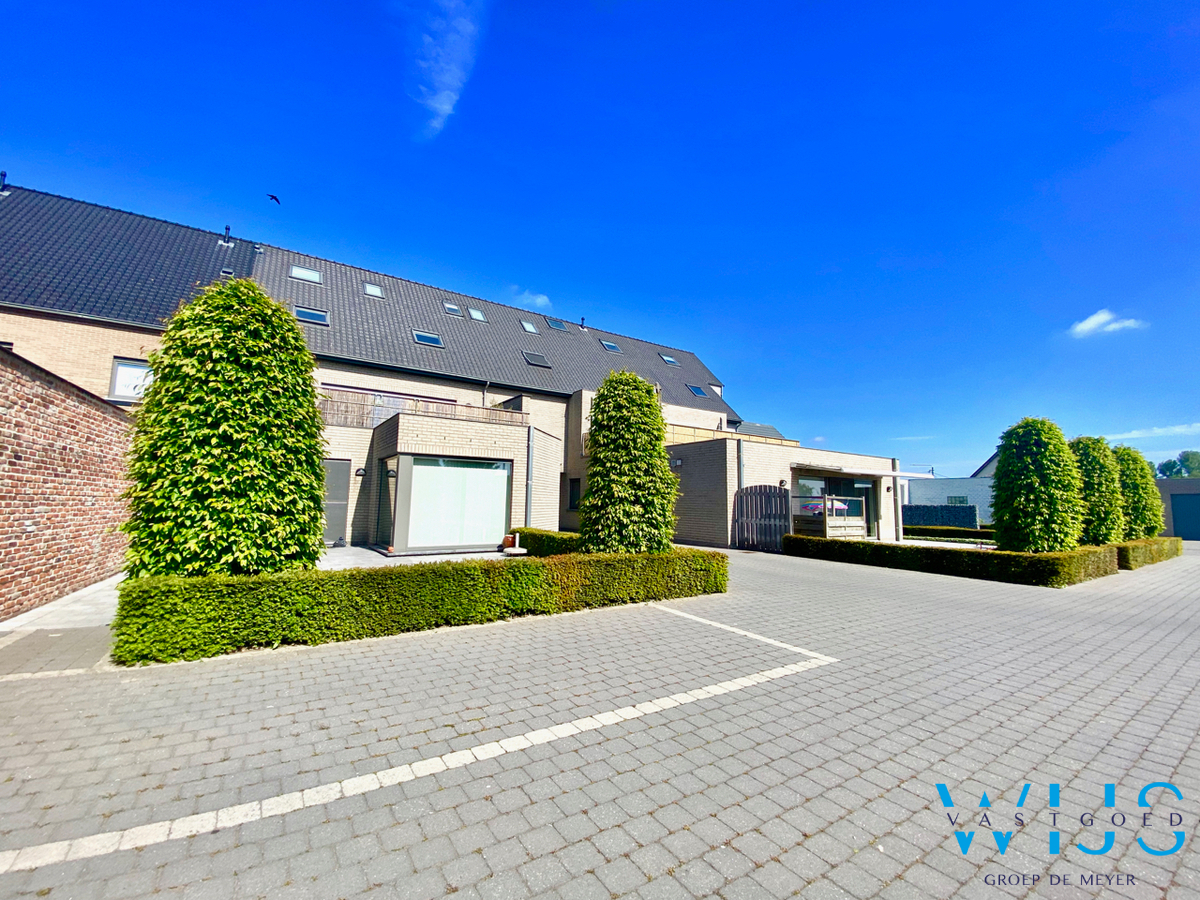 Instapklaar appartement met ZEER RUIM zonneterras te Ertvelde ! 