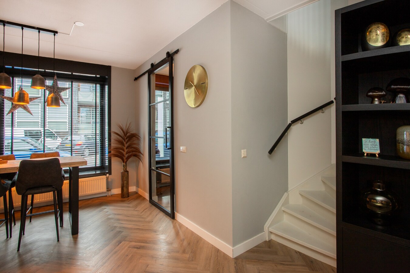 Instapklare geschakelde woning uit 2006 met centrale ligging! 