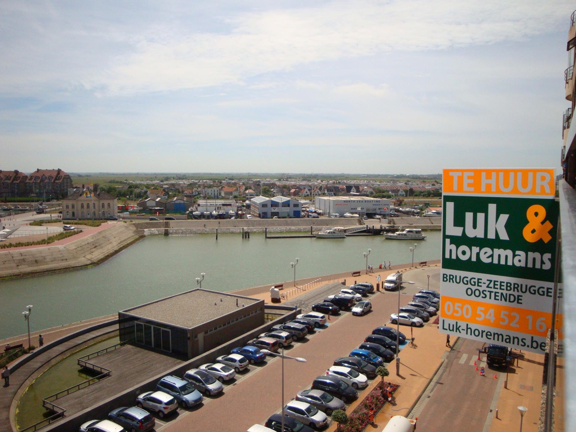 Voll. gerenoveerd 3-slpk HOEKapp. op 7e verd. met havenzicht 