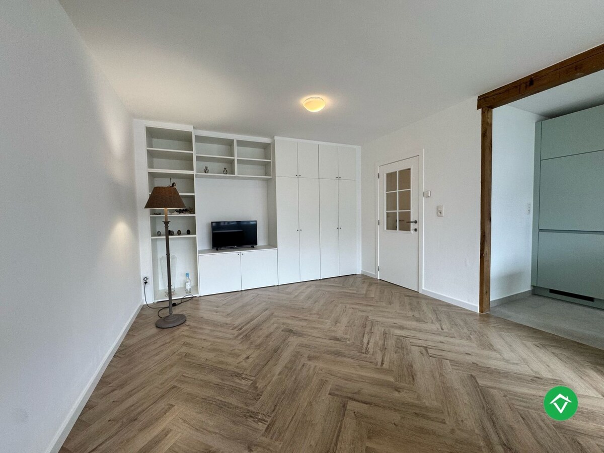 Gerenoveerd 2-slaapkamerappartement met tuin in Klemskerke, De Haan 